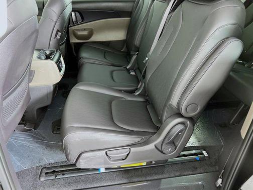2026 Kia Carnival Hybrid LXS