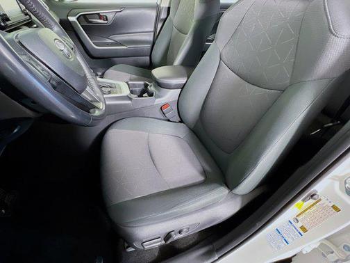 2019 Toyota RAV4 Hybrid XLE