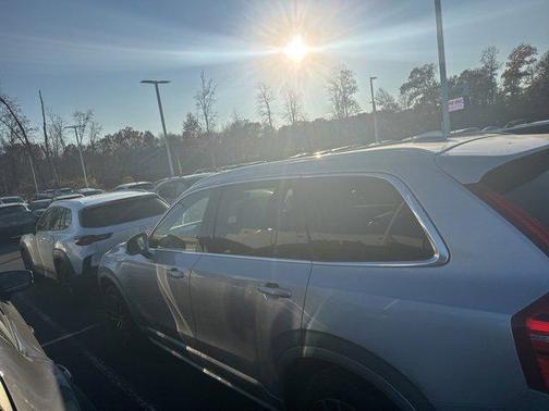 2020 Volvo XC90 T6 Momentum