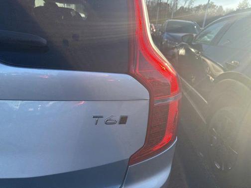 2020 Volvo XC90 T6 Momentum