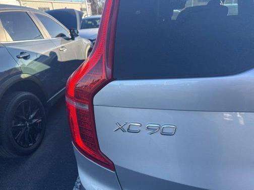 2020 Volvo XC90 T6 Momentum