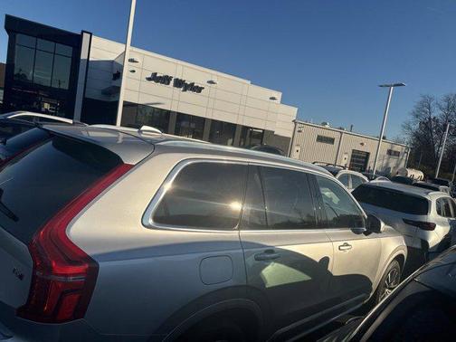 2020 Volvo XC90 T6 Momentum