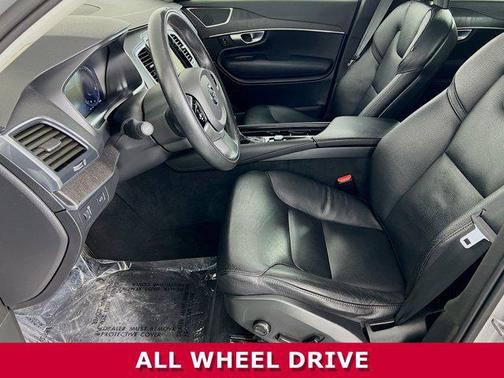 2020 Volvo XC90 T6 Momentum