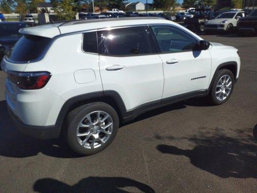 2024 Jeep Compass Latitude Lux