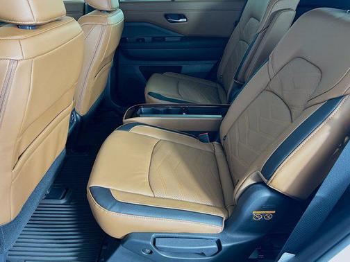 2025 Nissan Pathfinder Platinum 4WD