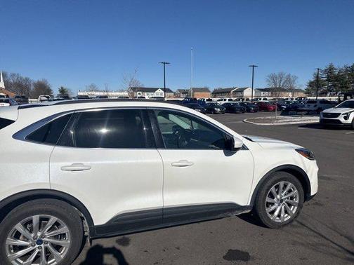 2022 Ford Escape Titanium