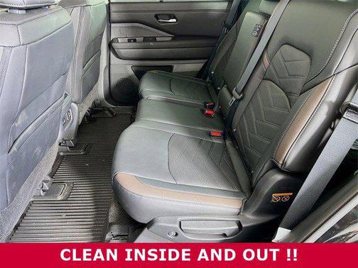 2025 Nissan Pathfinder Platinum 4WD
