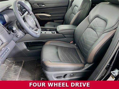 2025 Nissan Pathfinder Platinum 4WD