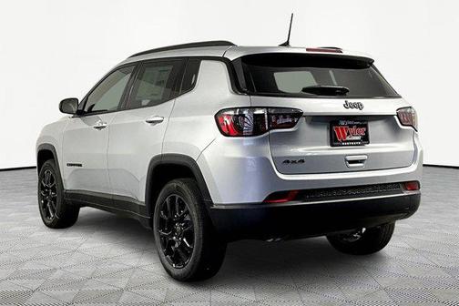 Silver Zynith Metallic Clearcoat 2026 Jeep Compass Latitude