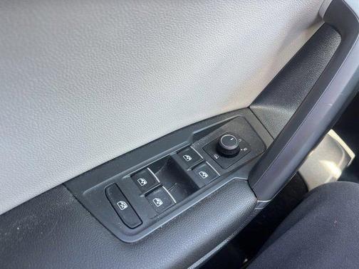 2018 Volkswagen Tiguan 2.0T SEL
