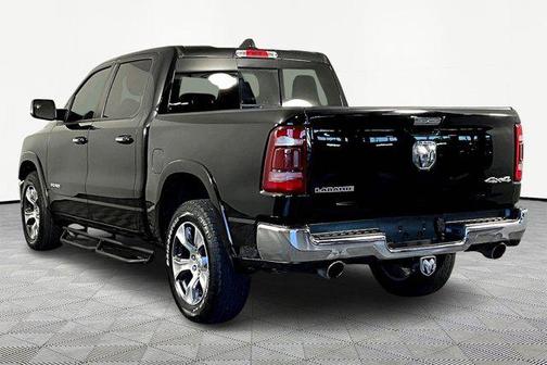 Diamond Black Crystal Pearlcoat 2021 RAM 1500 Laramie