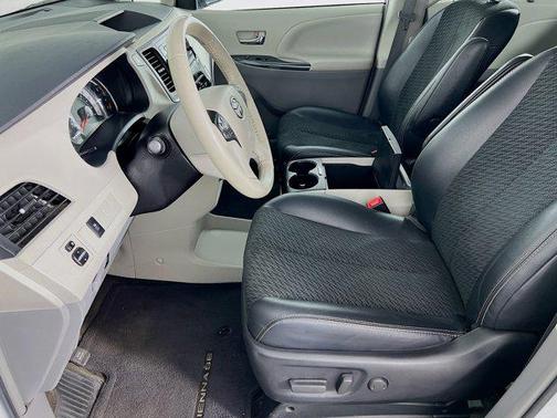 2014 Toyota Sienna SE