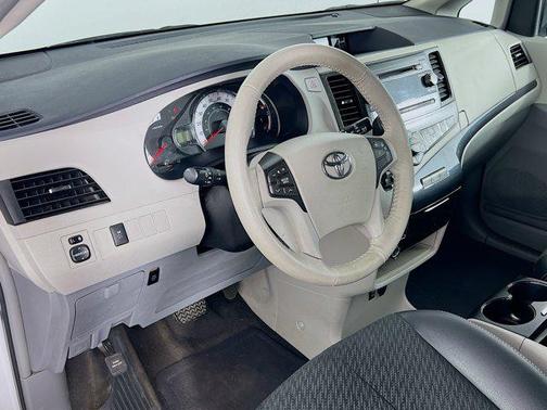 2014 Toyota Sienna SE