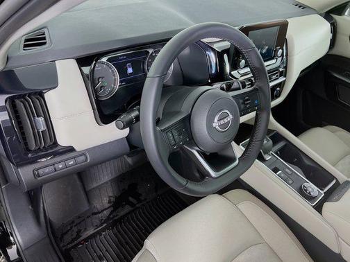 2025 Nissan Pathfinder SV 4WD