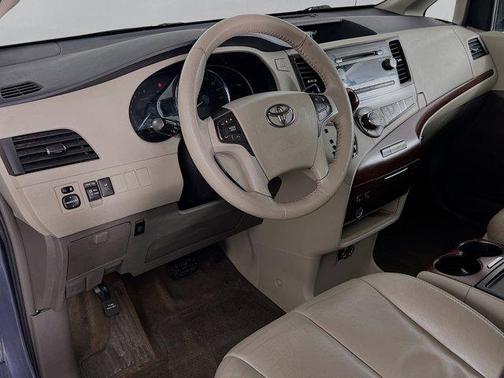 2014 Toyota Sienna XLE