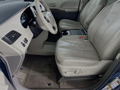 2014 Toyota Sienna XLE