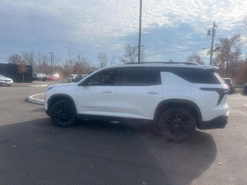 2024 Chevrolet Traverse LT