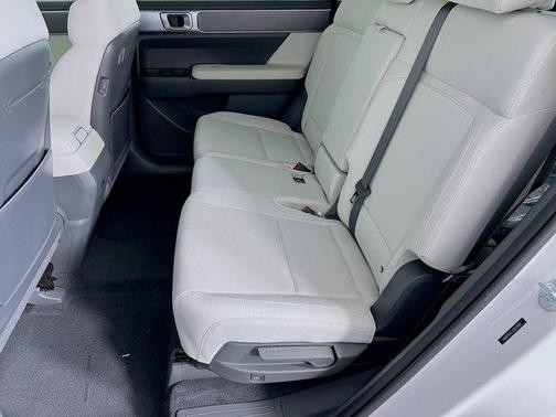 2025 Hyundai SANTA FE SE