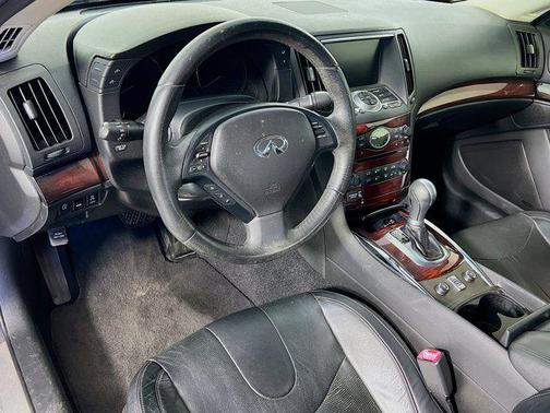 2015 INFINITI Q60 S