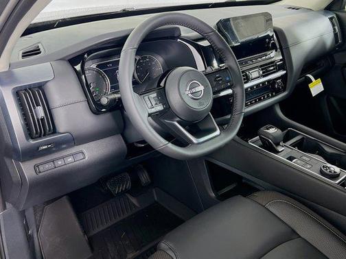 2025 Nissan Pathfinder SL 4WD