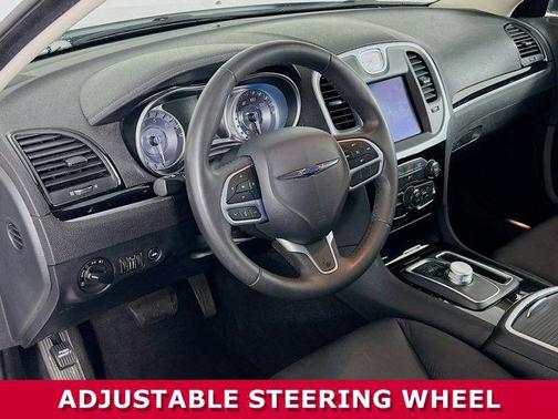 2023 Chrysler 300 Touring