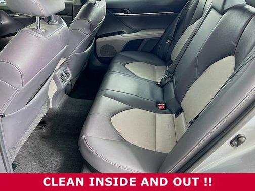 2020 Toyota Camry Hybrid XLE