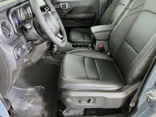 2025 Jeep Gladiator High Tide