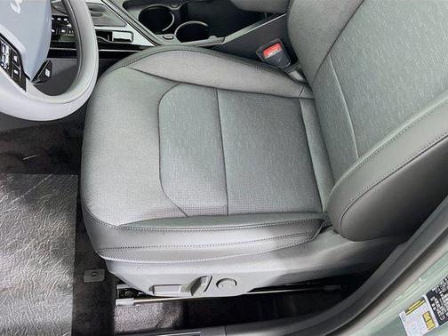 2025 Kia Niro SX