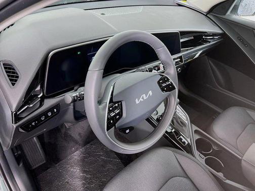 2025 Kia Niro SX