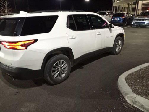 2022 Chevrolet Traverse LT Cloth