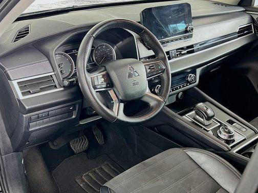 2023 Mitsubishi Outlander 