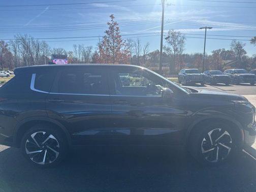 2023 Mitsubishi Outlander SE