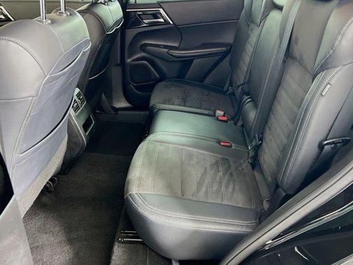 2023 Mitsubishi Outlander 