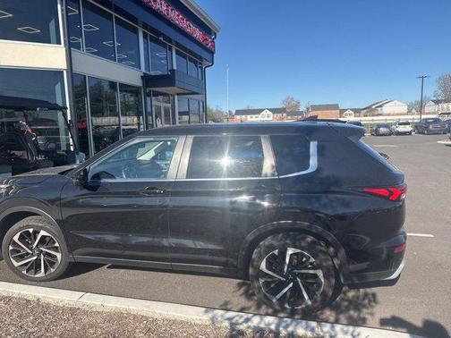 2023 Mitsubishi Outlander SE