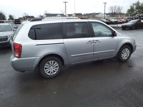 2011 Kia Sedona LX