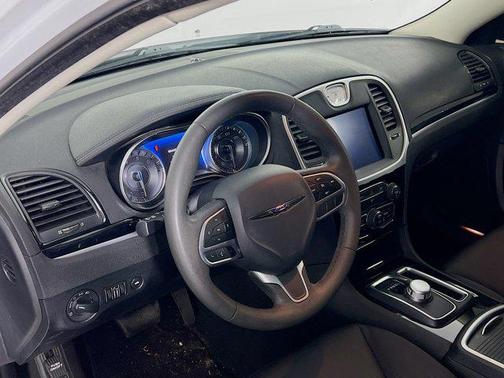 2023 Chrysler 300 Touring