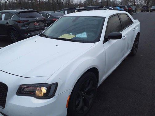 2023 Chrysler 300 Touring