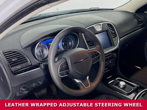 2023 Chrysler 300 Touring