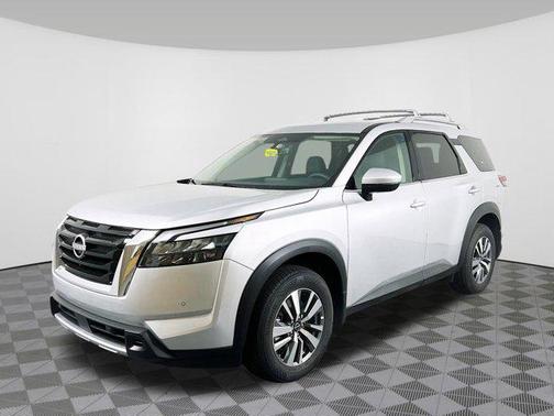 2025 Nissan Pathfinder SL 4WD