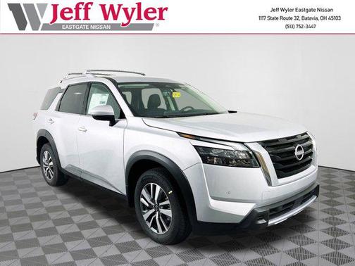 2025 Nissan Pathfinder SL 4WD