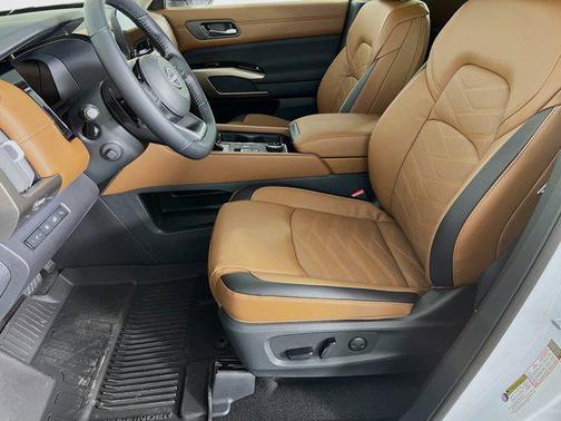 2025 Nissan Pathfinder Platinum 4WD