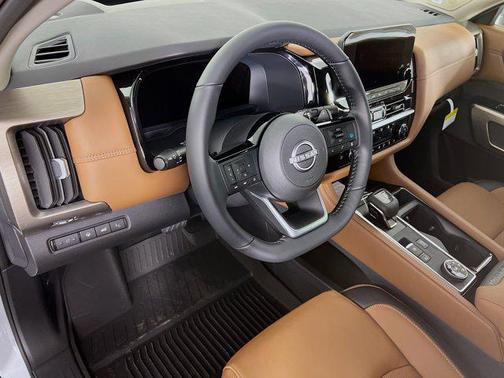 2025 Nissan Pathfinder Platinum 4WD