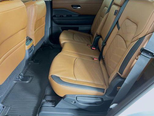 2025 Nissan Pathfinder Platinum 4WD