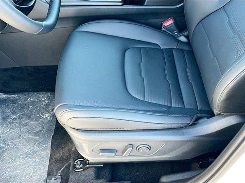 Snow White Pearl 2026 Kia Sportage Hybrid SX-Prestige