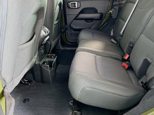 2023 Jeep Wrangler 4-Door Sahara 4x4