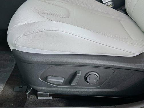 2025 Hyundai ELANTRA HEV Limited