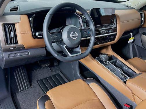 2025 Nissan Pathfinder Platinum 4WD