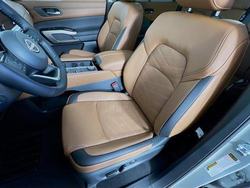 2025 Nissan Pathfinder Platinum 4WD