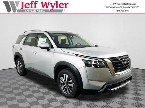 2025 Nissan Pathfinder SL 4WD