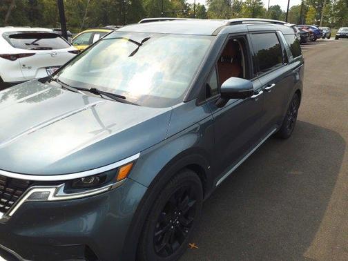 2022 Kia Carnival SX
